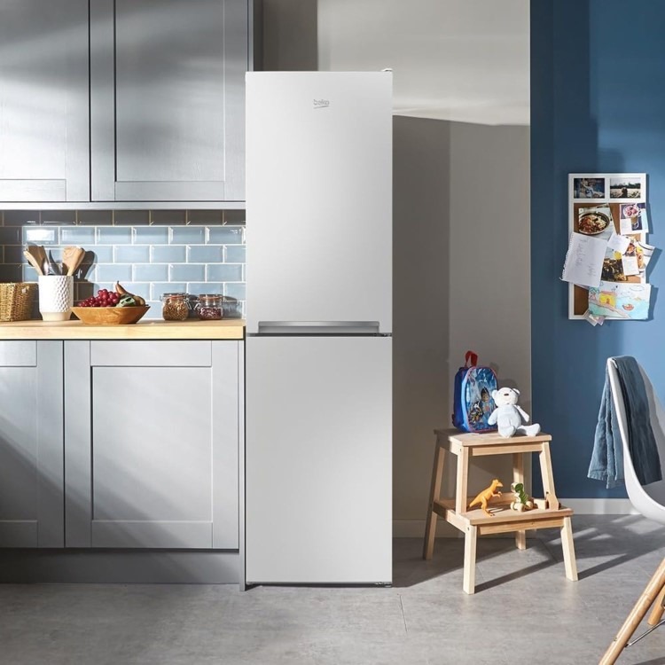Beko 270 Litre 50/50 Freestanding Fridge Freezer - White - Image 7