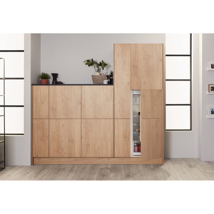 Hotpoint 171 Litre In-column Integrated Fridge with Ice Box - Image 5