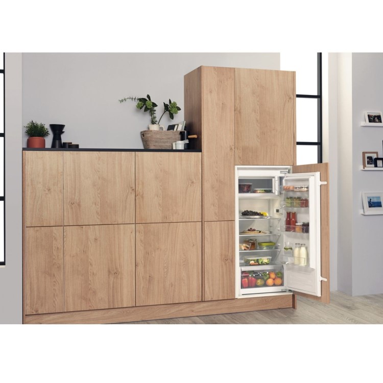 Hotpoint 171 Litre In-column Integrated Fridge with Ice Box - Image 6