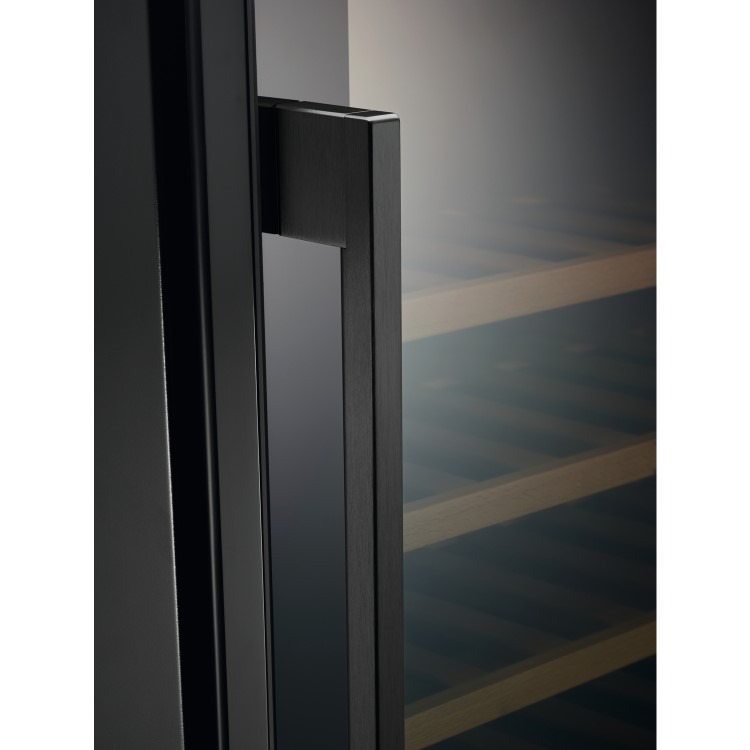 AEG 18 Bottle Capacity Single Zone Under Counter Wine Cooler - Image 3