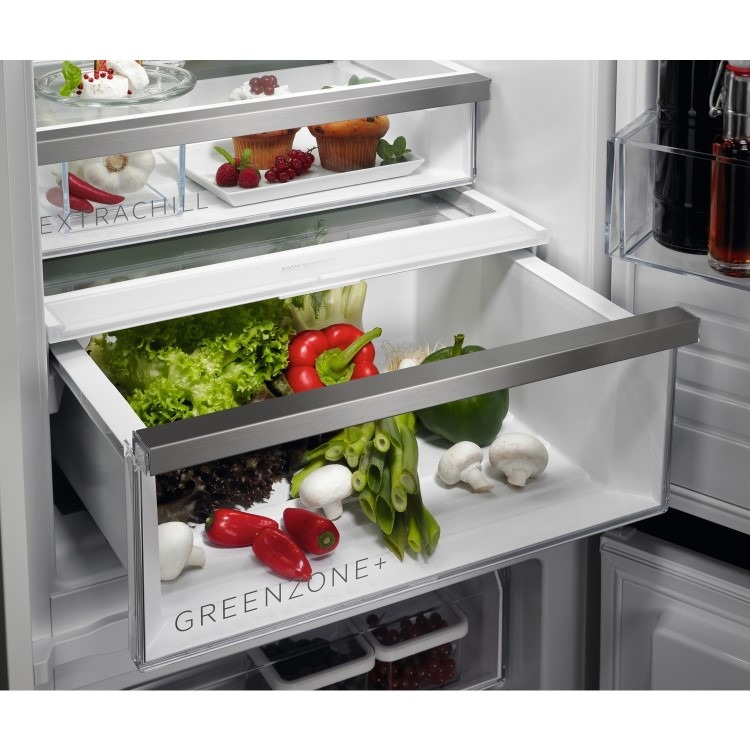 GRADE A1 - AEG Series 8000 249 Litre 70/30 Built In Fridge Freezer - Image 7