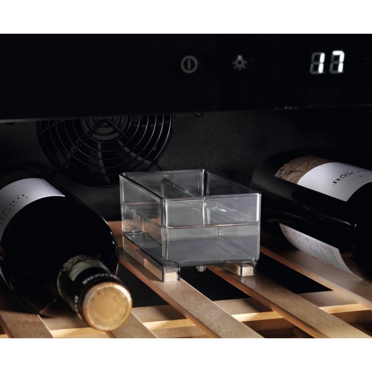 AEG 18 Bottle Capacity Single Zone Under Counter Wine Cooler - Image 4