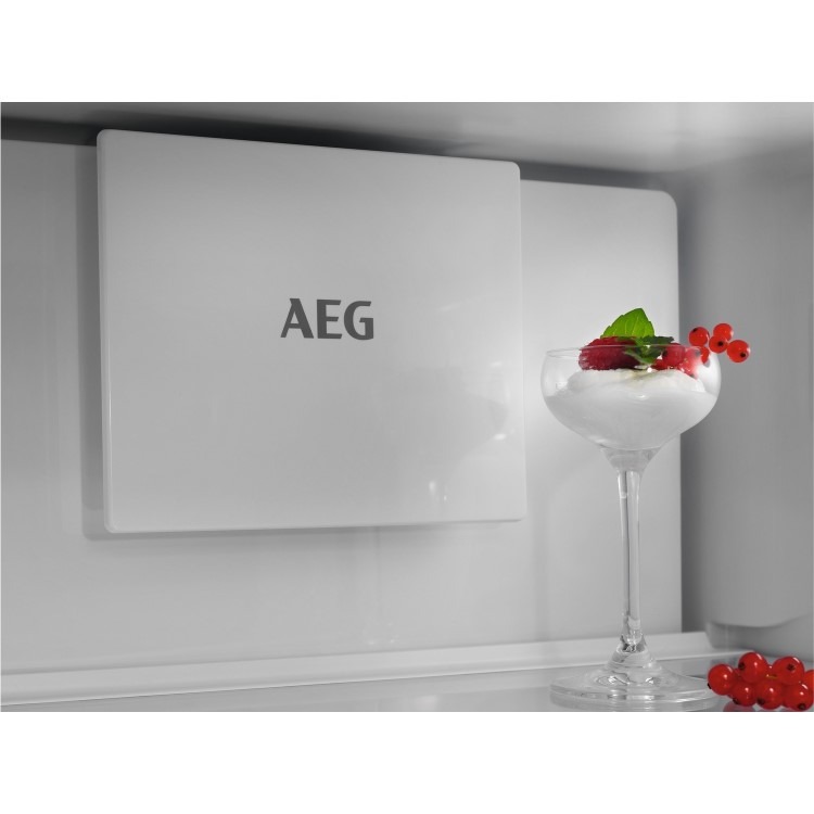 AEG Series 7000 249 Litre 70/30 Built In Fridge Freezer - Image 5