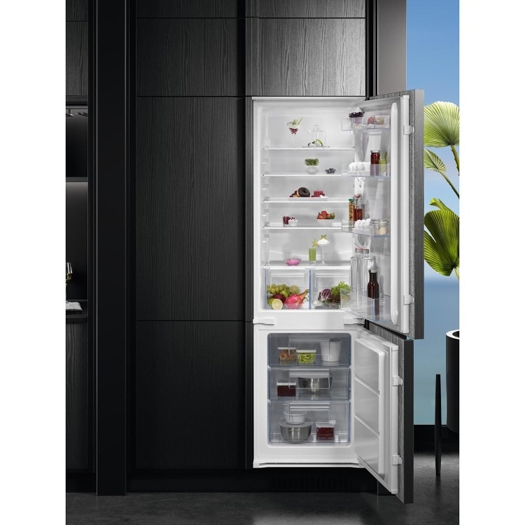 AEG 5000 Series 271 Litre 70/30 Integrated Fridge Freezer - Image 5
