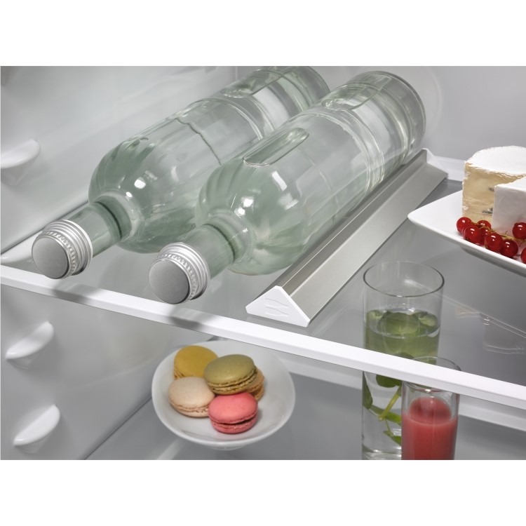 AEG Series 7000 249 Litre 70/30 Built In Fridge Freezer - Image 3