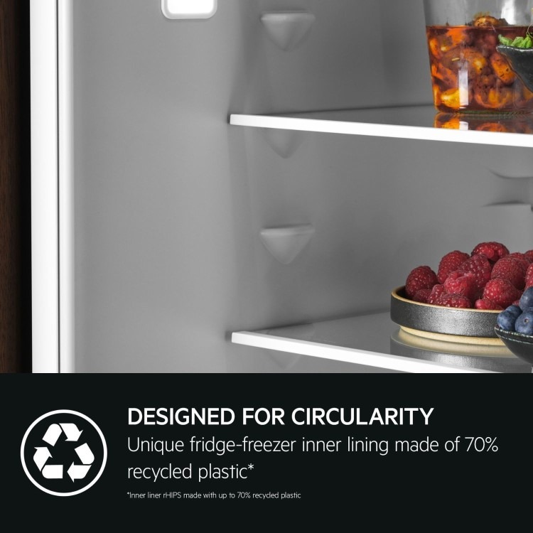 AEG Series 7000 244 Litre 70/30 Integrated Fridge Freezer - Image 9