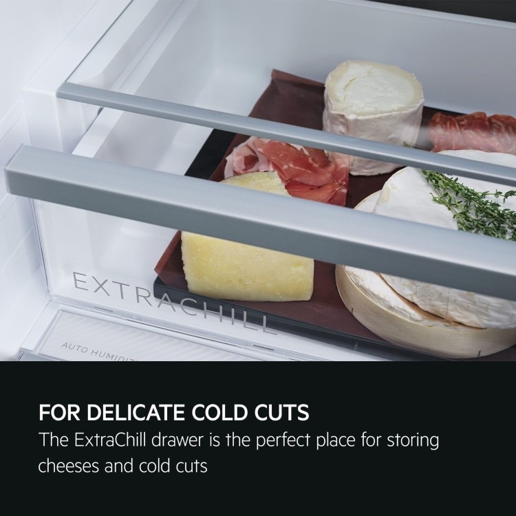 AEG Series 7000 244 Litre 70/30 Integrated Fridge Freezer - Image 10