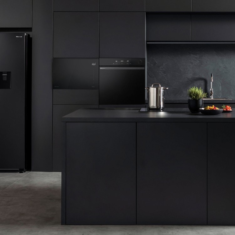 Hisense Built-In 900W Microwave with Grill - Black - Image 3