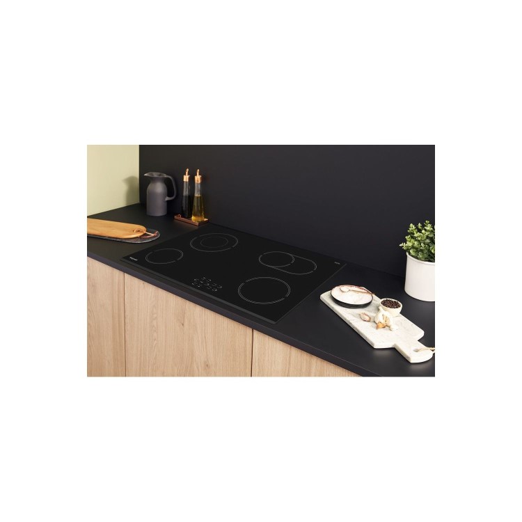 Hotpoint 77cm 4 Zone Ceramic Hob with Oval Dual Zone - Image 4