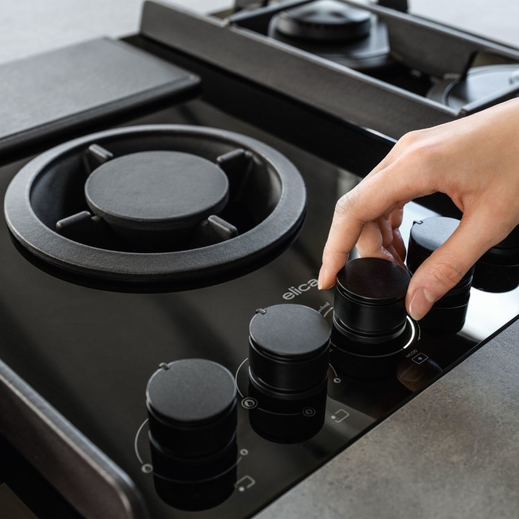 Elica NikolaTesla Flame 88cm Gas Venting Hob with Built-In Extractor Fan - Black - Image 2