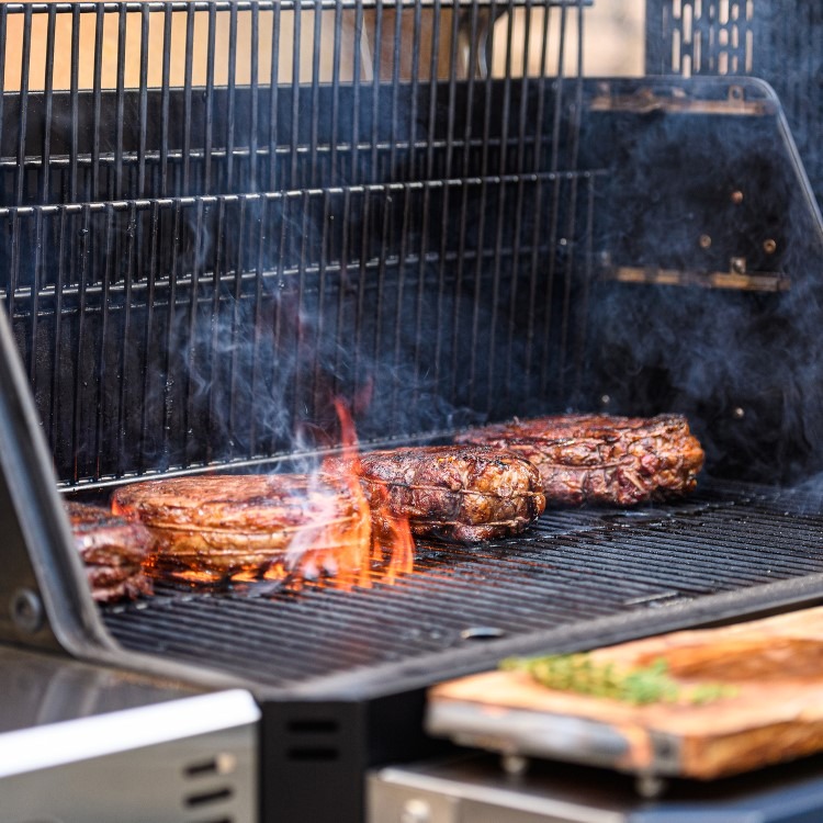 Masterbuilt Gravity Series 1050 Charcoal BBQ Grill with Rotisserie Pack - Image 5
