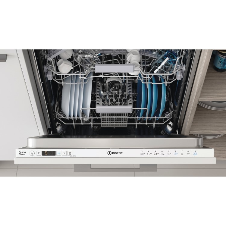 Indesit Push&Go Integrated Dishwasher - White control panel - Image 2