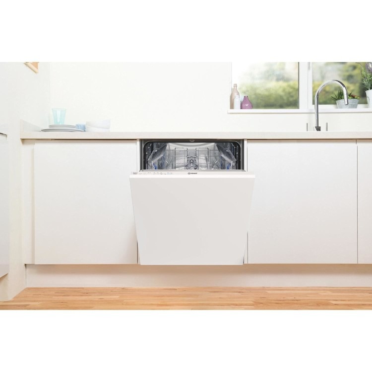 Indesit Fast&Clean Integrated Dishwasher - White control panel - Image 5